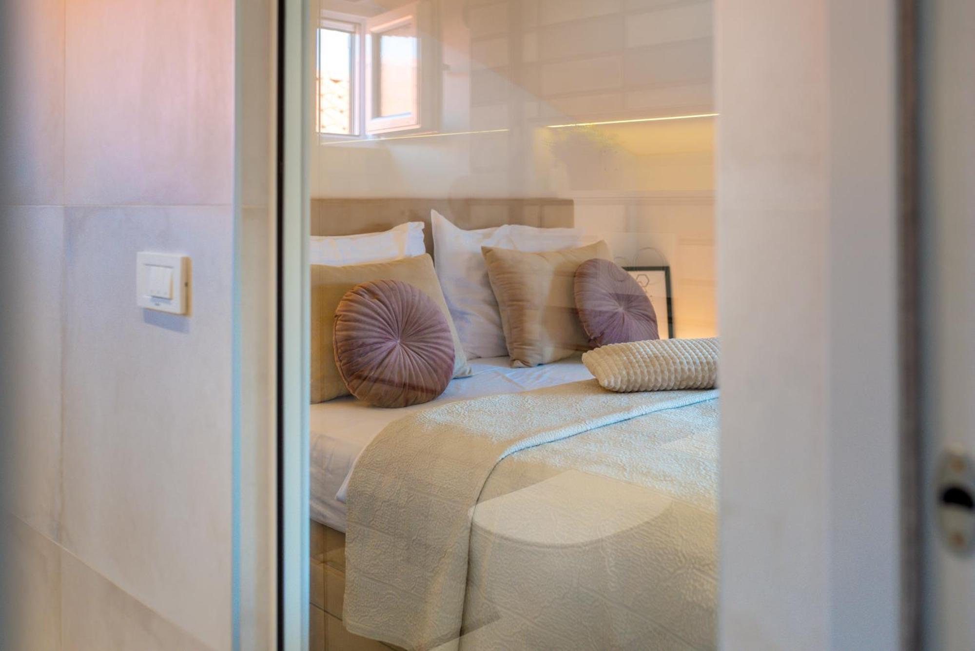 Danica Luxury Seaside Apartment شيبينيك المظهر الخارجي الصورة