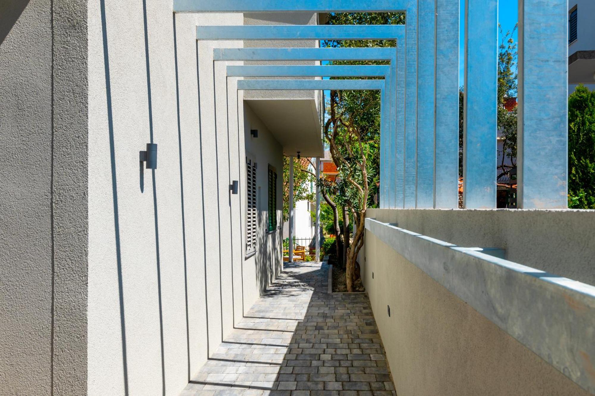Danica Luxury Seaside Apartment شيبينيك المظهر الخارجي الصورة