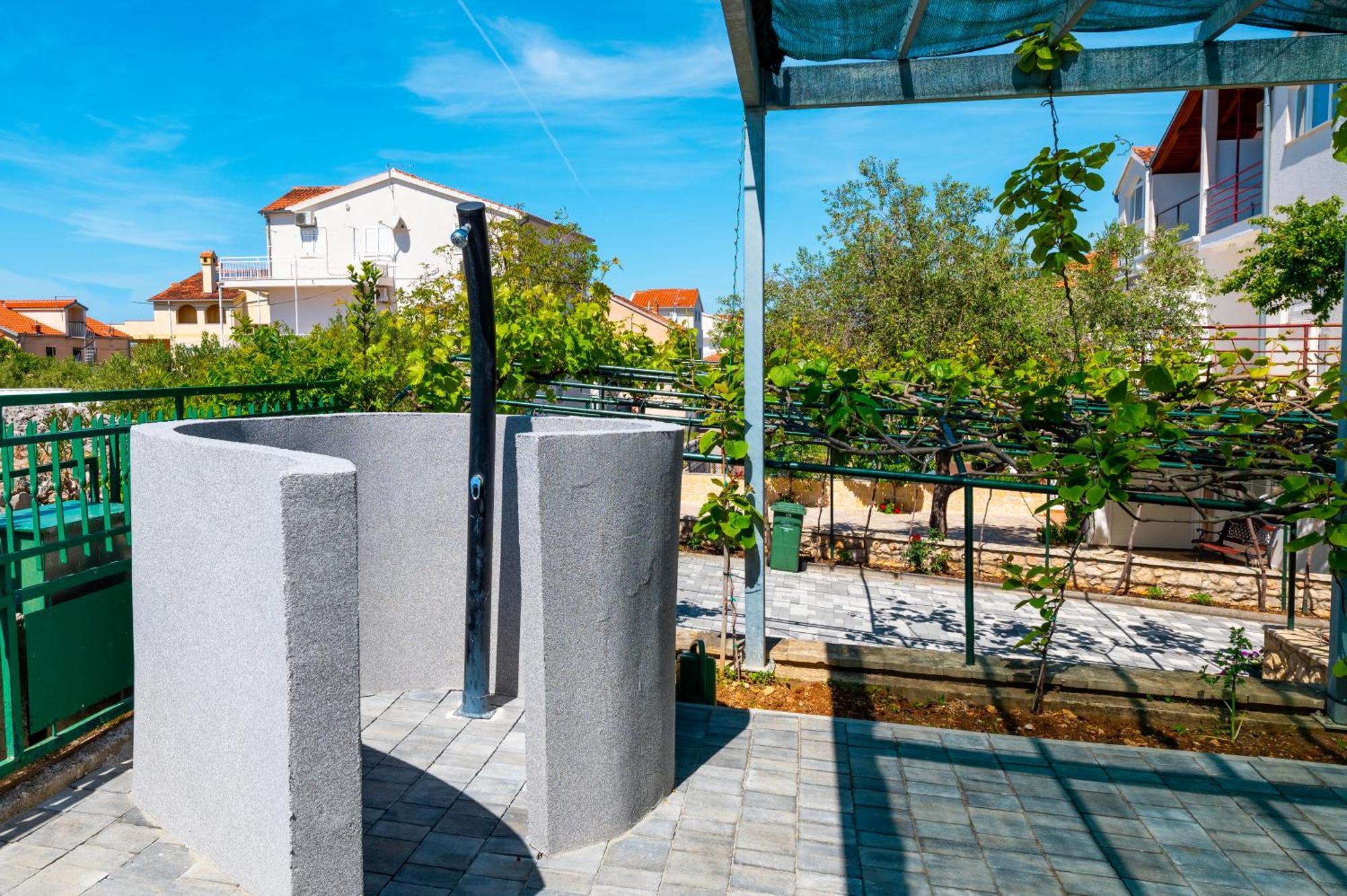 Danica Luxury Seaside Apartment شيبينيك المظهر الخارجي الصورة